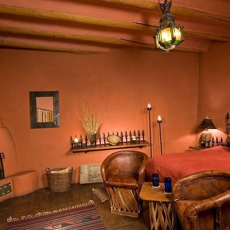 Ranchos de Taos Adobe And Pines Inn Bed And Breakfast חדר תמונה