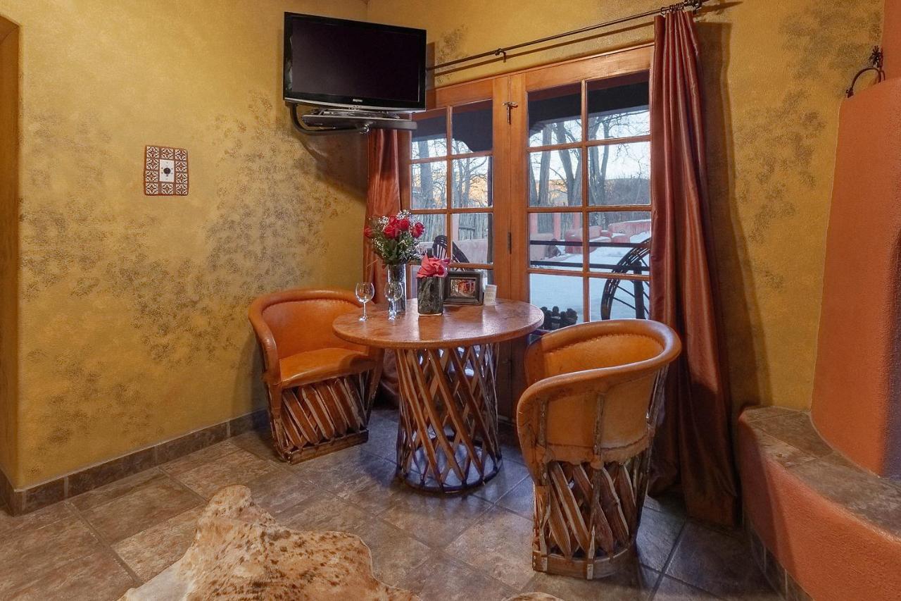 Ranchos de Taos Adobe And Pines Inn Bed And Breakfast מראה חיצוני תמונה